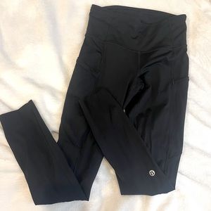 Lulu Lemon black leggings with pockets in size 4